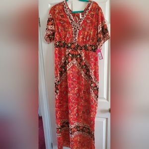 Woman's dress New With Tags. Pretty, very colorful long dress